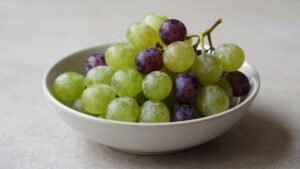 grapes in the bowl